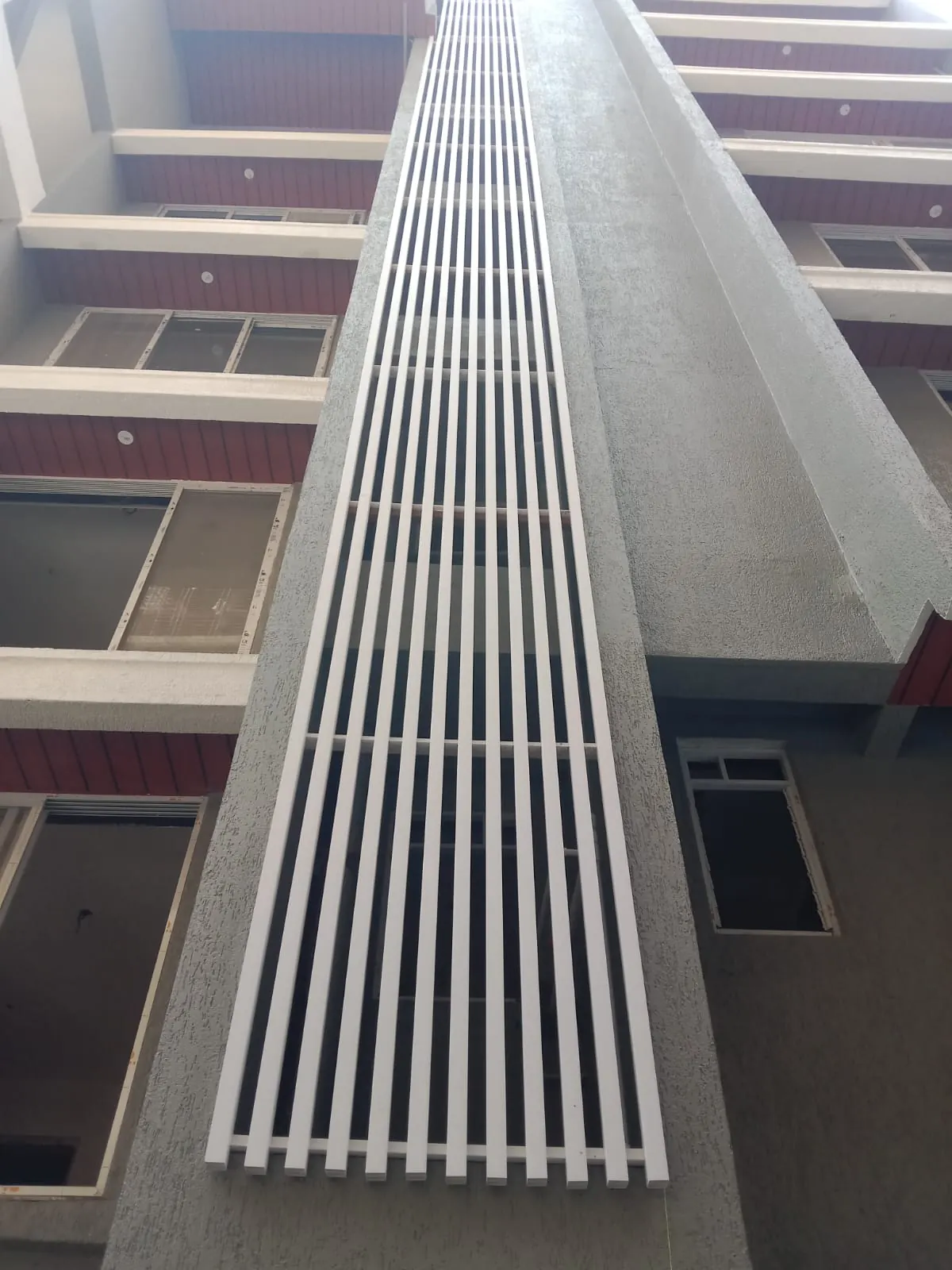 Optimized daylighting through UPVC fin facade screening